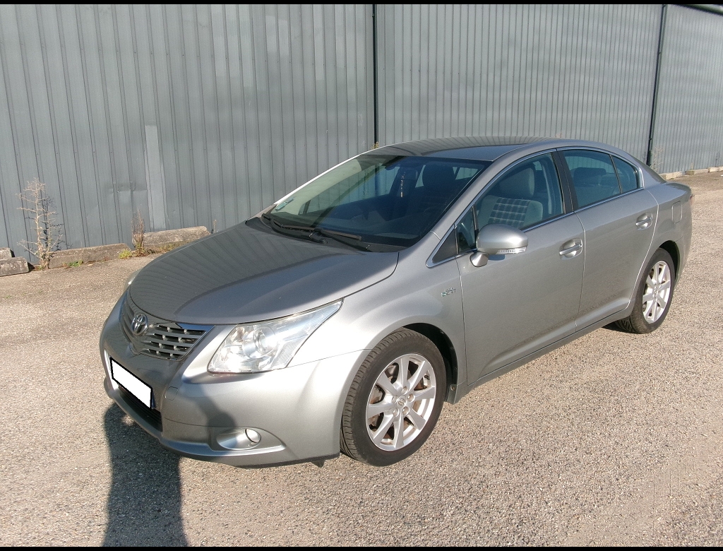 TOYOTA AVENSIS - 2.2 D4D 150 LOUNGE BVA (2010)