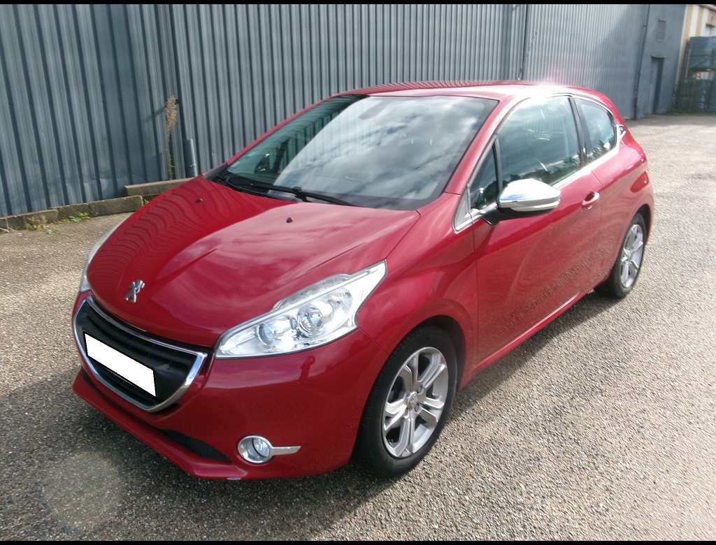 PEUGEOT 208 - PTECH 110 ALLURE BVM (2015)