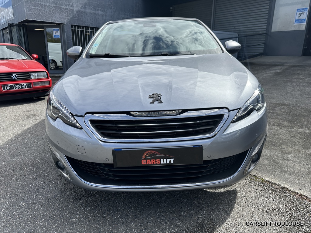 Peugeot 308 - 1.2 ,130ch FINITION ALLURE ,SUIVI PEUGEOT , GARANTIE 6 MOIS